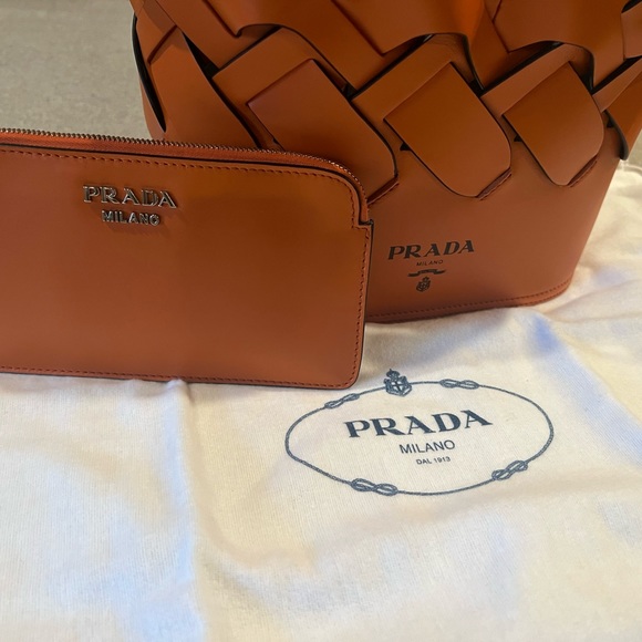 Prada bag with wallet - Picture 3 of 4